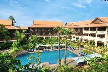 victoria_angkor_pool1.jpg